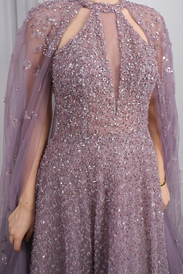 Halter Yaka Pelerin Detaylı İnci Ve Taş İşlemeli Büyük Beden Tasarım Abiye Lila