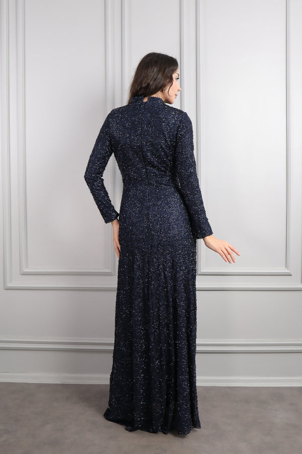 Hakim Yaka Beli Düğüm Detaylı Boncuk İşlemeli Tesettür Büyük Beden Abiye Lacivert