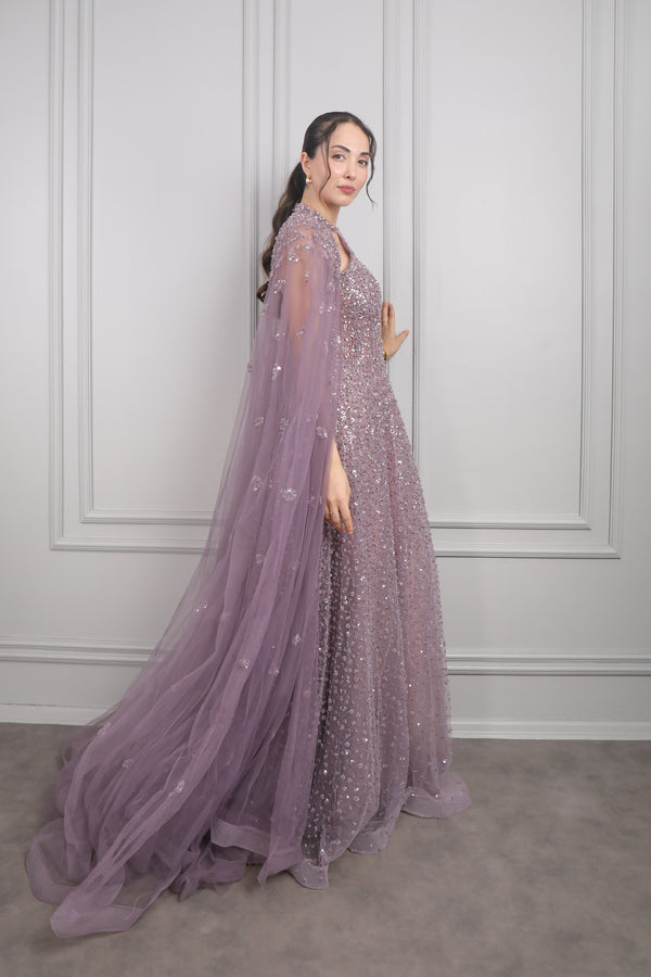 Halter Yaka Pelerin Detaylı İnci Ve Taş İşlemeli Büyük Beden Tasarım Abiye Lila