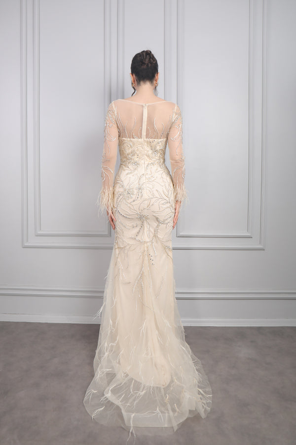 Derin Dekolteli Kolları Transparan Tüy Detaylı Boncuk İşlemeli Büyük Beden Tasarım Abiye Bej