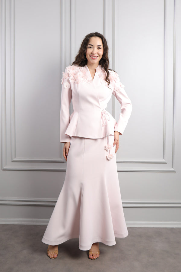 Omuzu Çiçek Detaylı Beli Kuşaklı Etek Takım Pudra