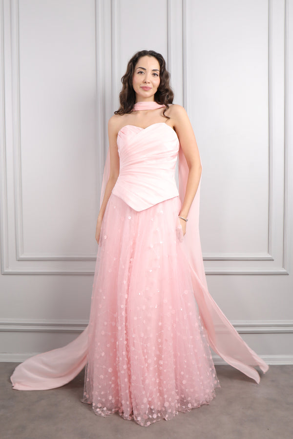 Straplez Drapeli Fular Detaylı Eteği Tüllü Abiye Pudra