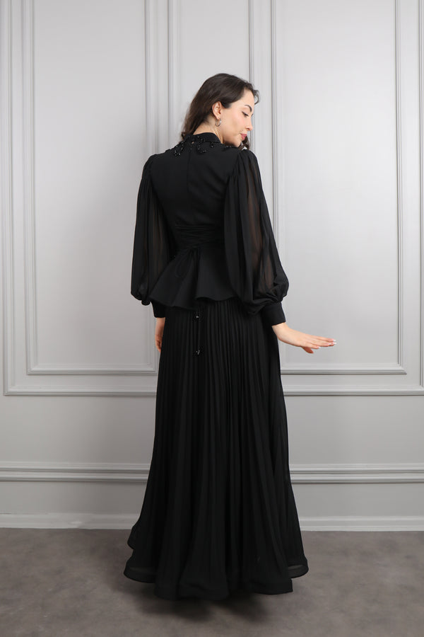 Önü Düğmeli Boncuk İşlemeli Pileli Etek Takım Siyah