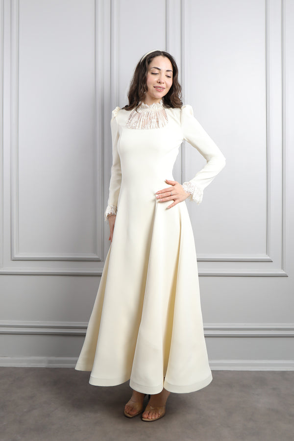 Hakim Yaka Dantelli Saç Aksesuar Detay Elbise Ekru