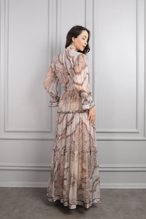 Yakası Bağlamalı Beli Kemerli Desenli Büyük Beden Şifon Elbise Pudra