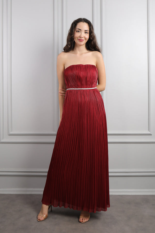 Straplez Pelerin Detaylı Kemeri Taş İşlemeli Pileli Şifon Elbise Bordo