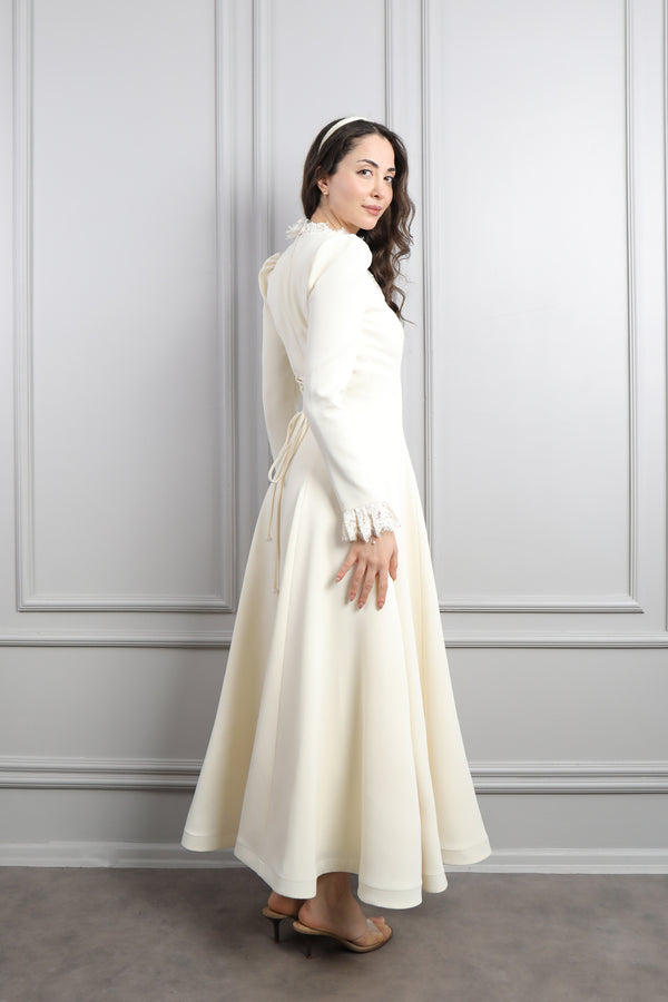 Hakim Yaka Dantelli Saç Aksesuar Detay Elbise Ekru