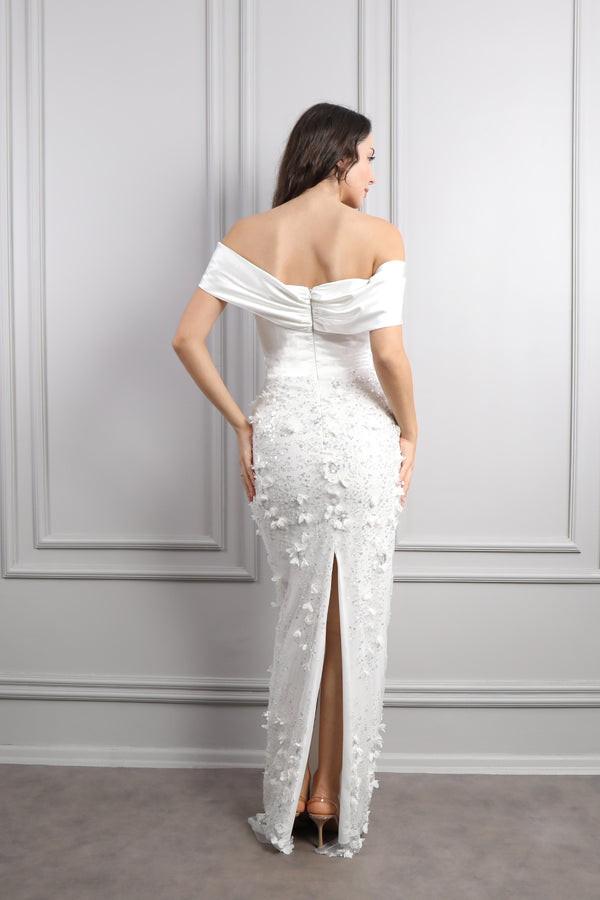 Kayık Yaka Önü Fiyonk Görünümlü Çiçek Detaylı Abiye Kemik