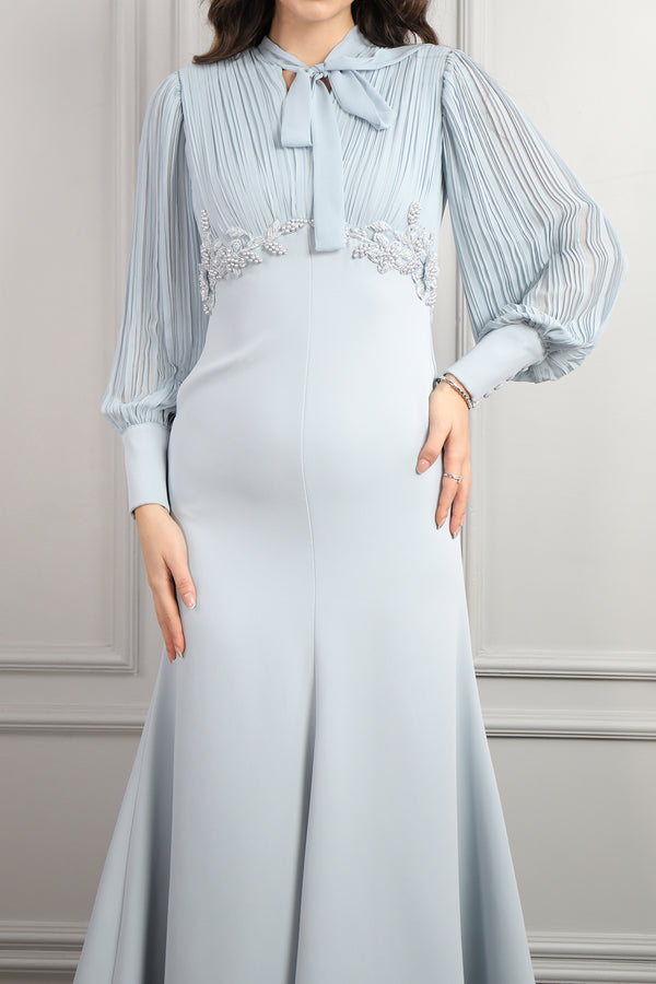 Yakası Bağlamalı Beli Boncuk İşlemeli Elbise Mavi