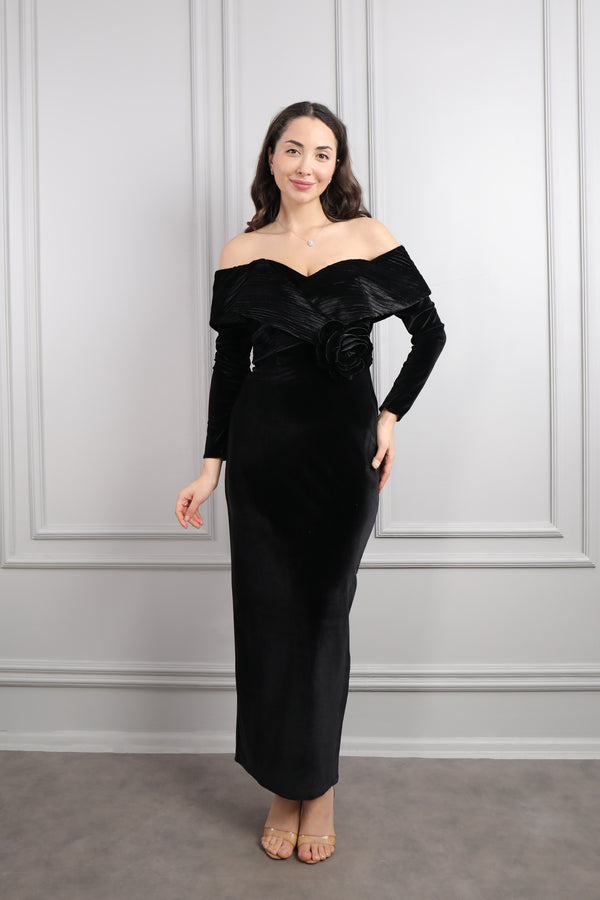 Kayık Yaka Beli Çiçek Detaylı Kadife Abiye Siyah