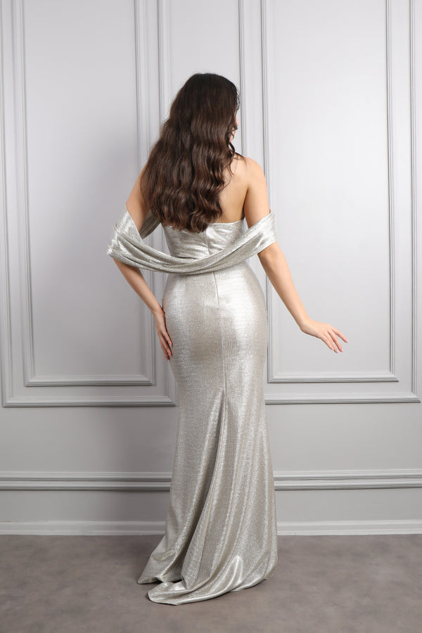 Kayık Yaka Drapeli Sırtı Degaje Detaylı Parlak Kumaş Abiye Bej