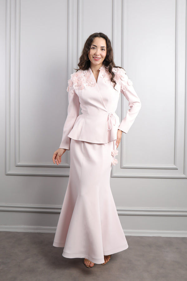 Omuzu Çiçek Detaylı Beli Kuşaklı Etek Takım Pudra