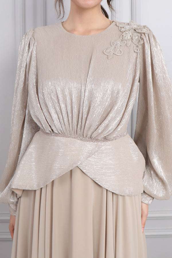 Oval Yaka Omuzu Boncuk İşlemeli Şifon Elbise Bej