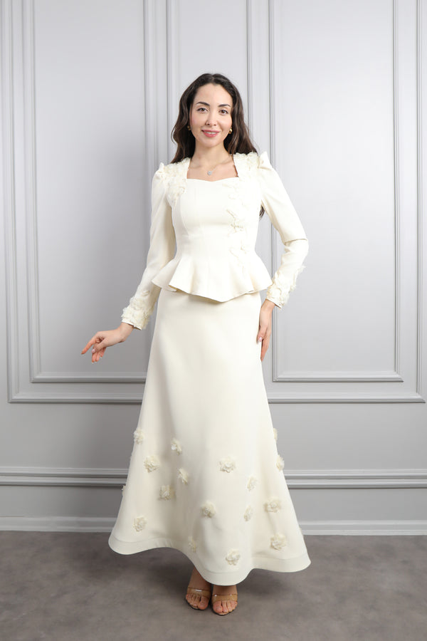 Kare Yaka Çiçek Detaylı Etek Takım Ekru