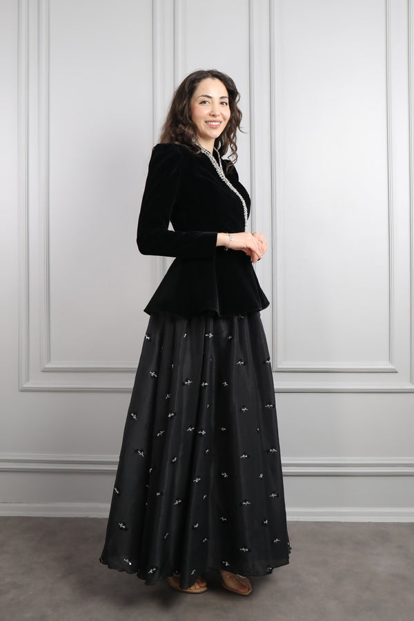 Ceketi Bağlamalı Taş İşlemeli Kadife Etek Takım Siyah