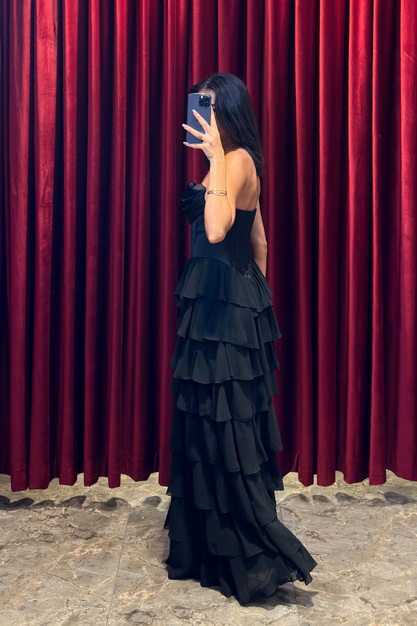 Kalp Yaka Drape Detaylı Eteği Hareketli Abiye Siyah