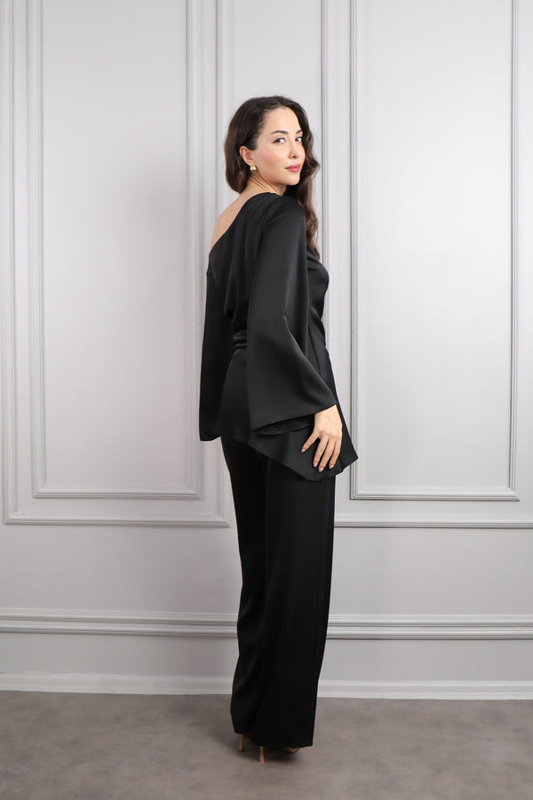 Asimetrik Yaka Beli Boncuk İşlemeli Saten Pantolon Takım Siyah