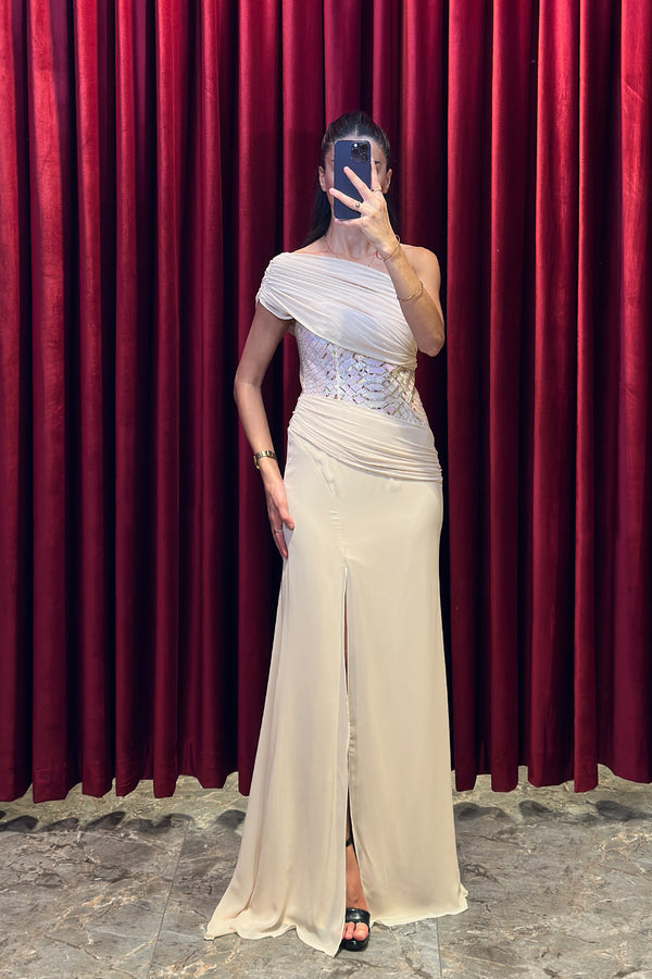 Tek Kol Kristal Taş İşlemeli Drape Detaylı Abiye Bej