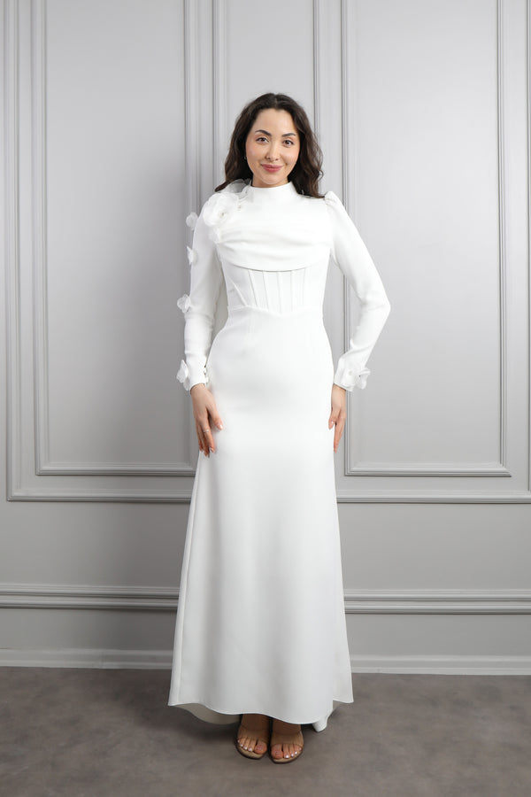 Önü Degaje Detaylı Çiçek İşlemeli Pelerinli Tesettür Abiye Beyaz