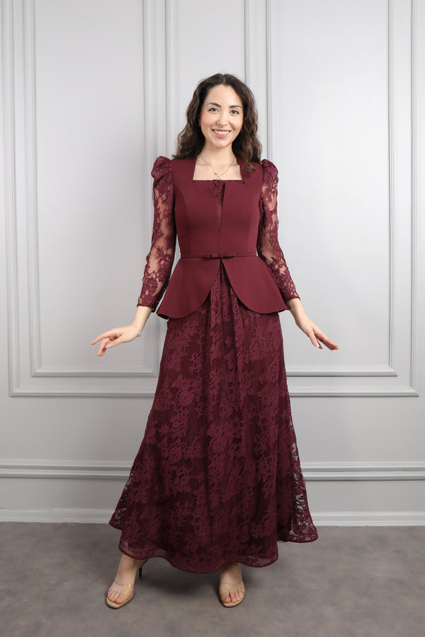 Kare Yaka Beli Kemerli Dantelli Elbise Vişne