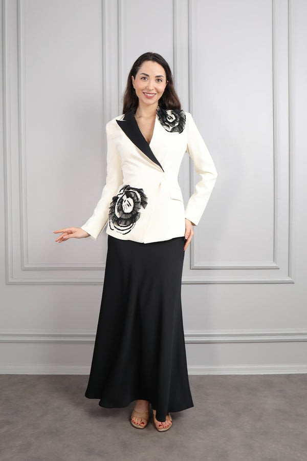 Asimetrik Kesim Çiçek Detaylı Etek Takım Siyah-Ekru