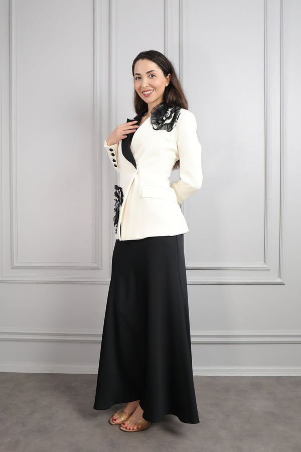 Asimetrik Kesim Çiçek Detaylı Etek Takım Siyah-Ekru