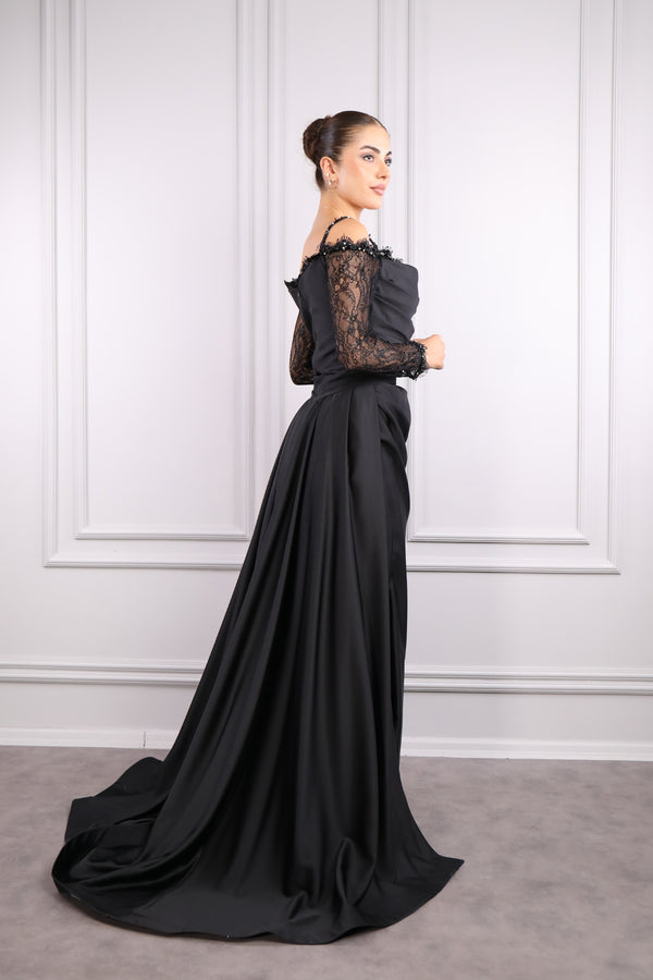 İnce Askılı Kolları Dantelli Beli Pelerinli Saten Abiye Siyah