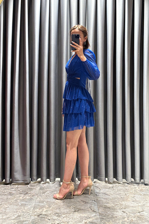 V Yaka Beli Dekolte Detaylı Eteği Katlı Kısa Elbise Sax