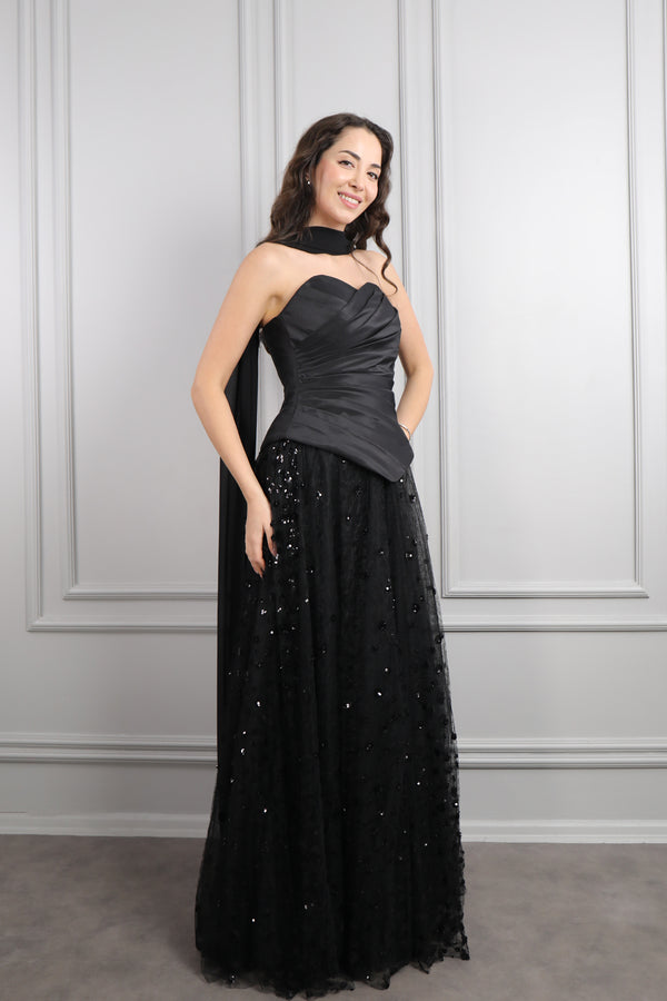 Straplez Drapeli Fular Detaylı Eteği Tüllü Abiye Siyah