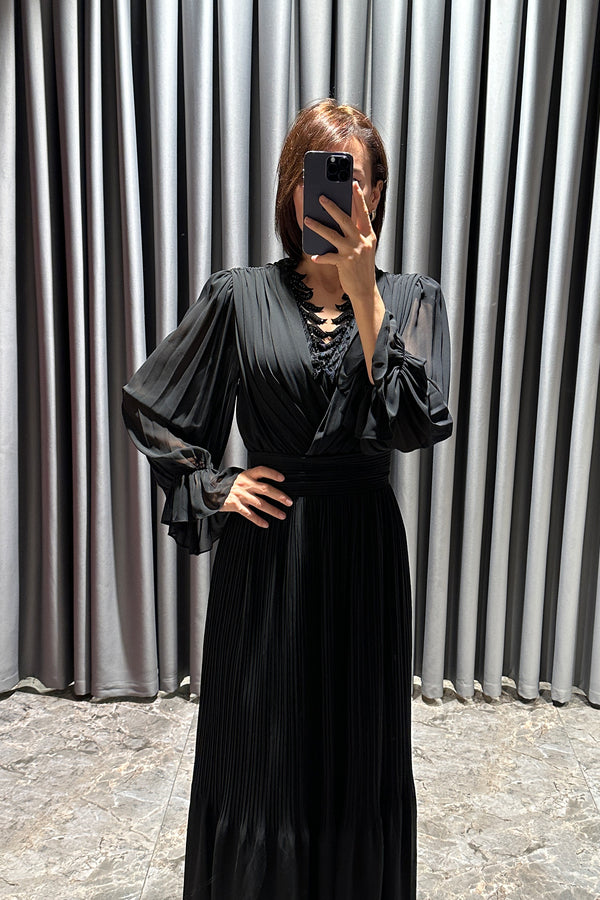 Yakası Yaprak Detaylı Şifon Büyük Beden Elbise Siyah