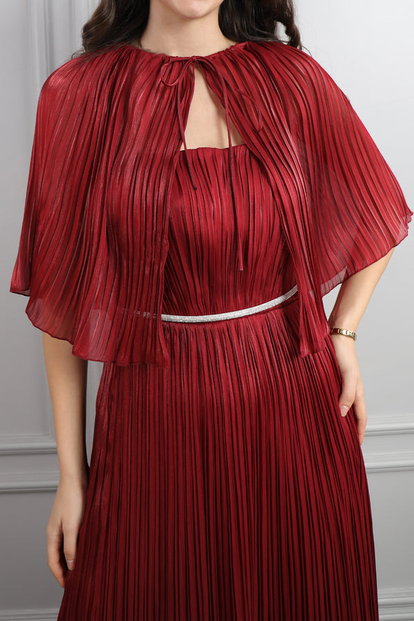 Straplez Pelerin Detaylı Kemeri Taş İşlemeli Pileli Şifon Elbise Bordo