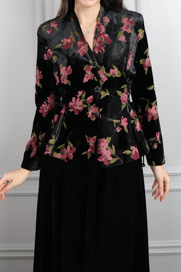 Önü Düğmeli Yandan Bağlamalı Çiçek Desenli Kadife Etek Takım Siyah