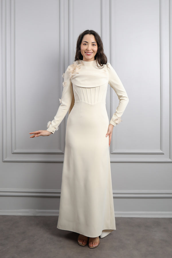 Önü Degaje Detaylı Çiçek İşlemeli Pelerinli Tesettür Abiye Bej