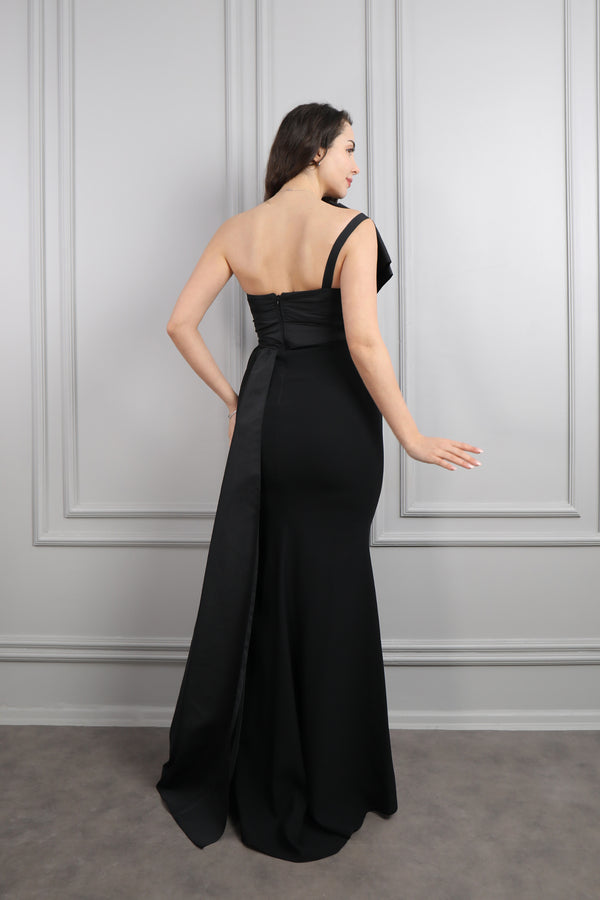 Tek Omuz Çiçek Detaylı Pelerinli Abiye Siyah