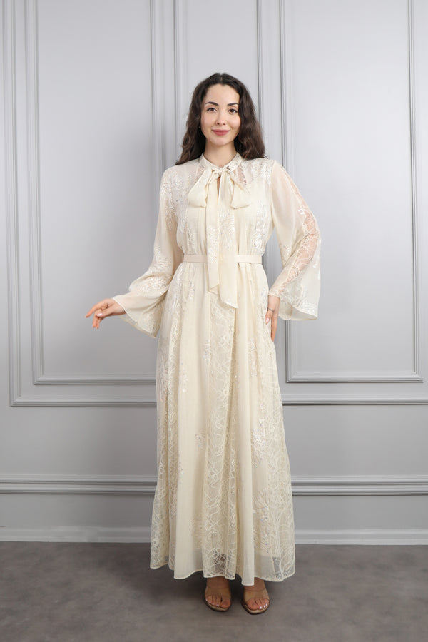 Yakası Bağlamalı Beli Kemerli Dantelli Büyük Beden Şifon Elbise Ekru
