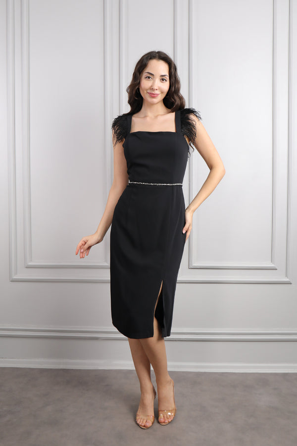 Kare Yaka Askısı Tüy Detaylı Midi Boy Elbise Siyah