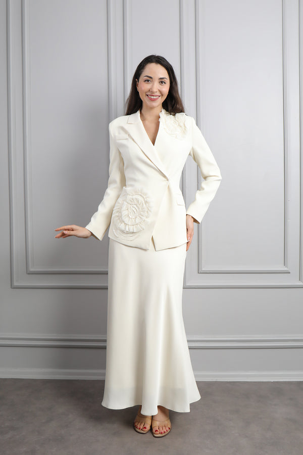 Asimetrik Kesim Çiçek Detaylı Etek Takım Ekru