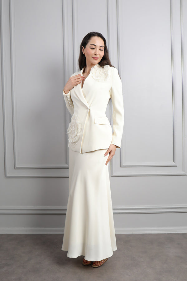 Asimetrik Kesim Çiçek Detaylı Etek Takım Ekru