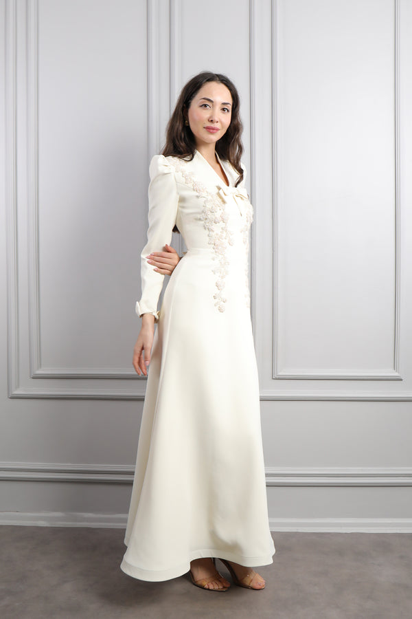 Önü Fiyonk Detaylı Boncuk İşlemeli Elbise Ekru