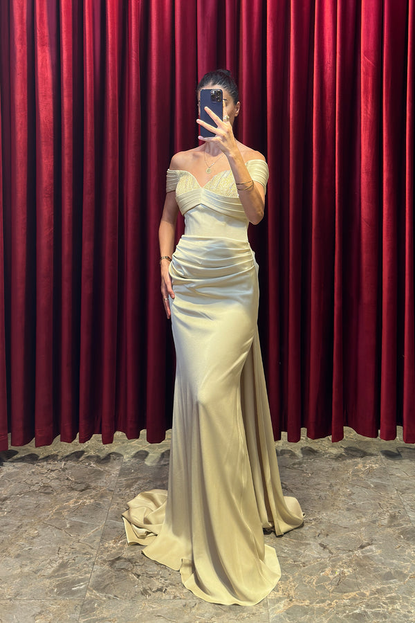 Kalp Yaka Boncuk İşlemeli Drape Detaylı Pelerinli Abiye Olive
