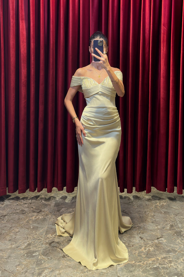 Kalp Yaka Boncuk İşlemeli Drape Detaylı Pelerinli Abiye Olive