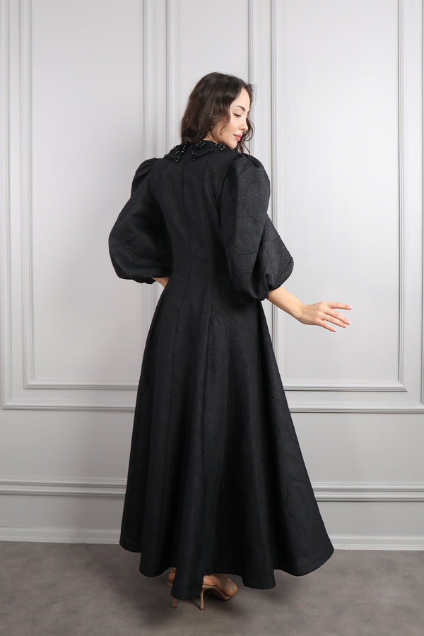 Yakası Boncuk İşlemeli Balon Kol Elbise Siyah