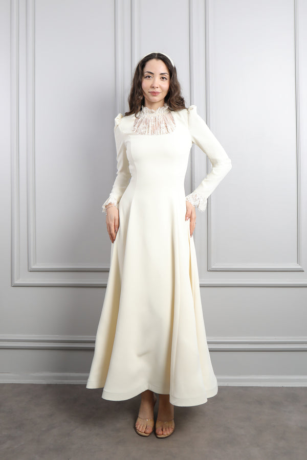 Hakim Yaka Dantelli Saç Aksesuar Detay Elbise Ekru