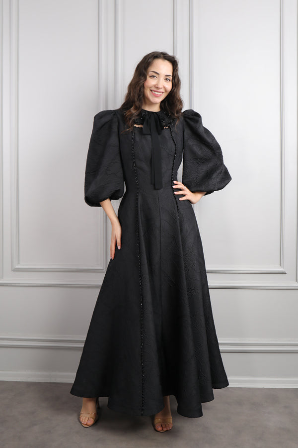 Yakası Boncuk İşlemeli Balon Kol Elbise Siyah