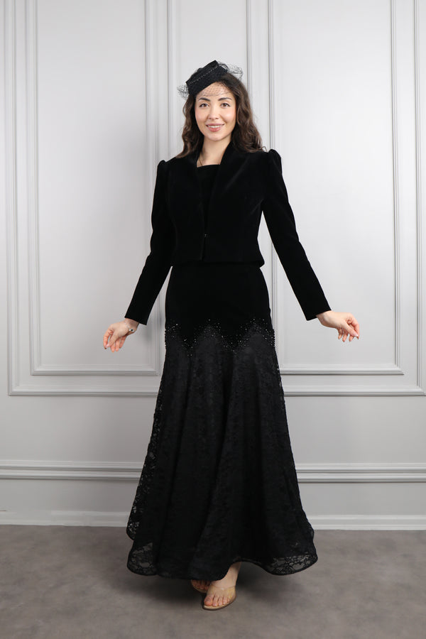 Kare Yaka Boncuk İşlemeli Dantelli Saç Aksesuar Detaylı Kadife Elbise Takım Siyah