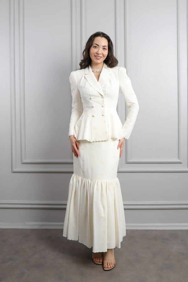 Ceketi Düğmeli Kolye Detaylı Etek Takım Ekru