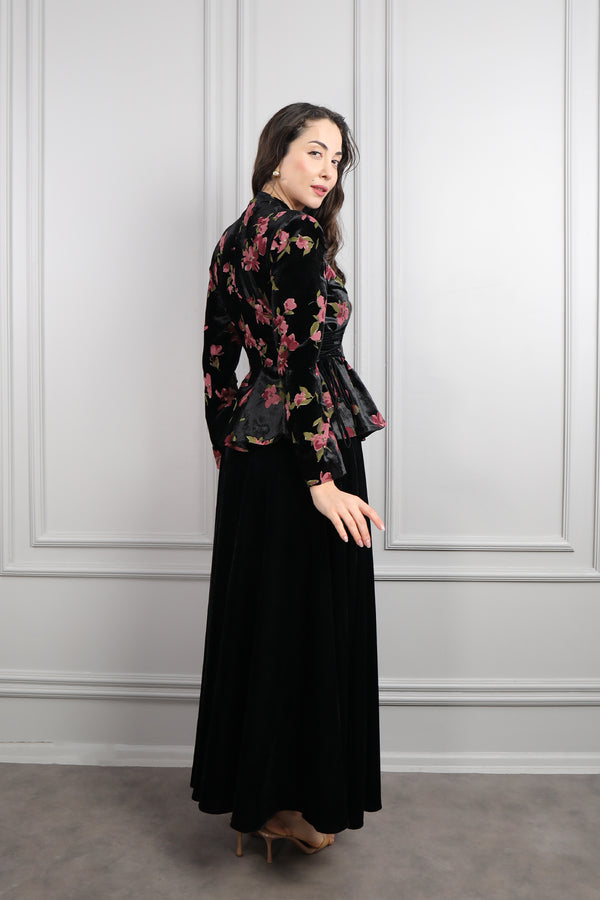 Önü Düğmeli Yandan Bağlamalı Çiçek Desenli Kadife Etek Takım Siyah