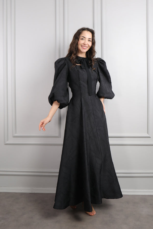 Yakası Boncuk İşlemeli Balon Kol Elbise Siyah