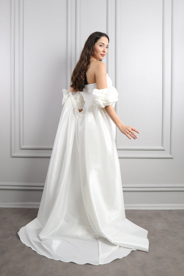 Straplez İnci İşlemeli Pelerin Detaylı Abiye Krem