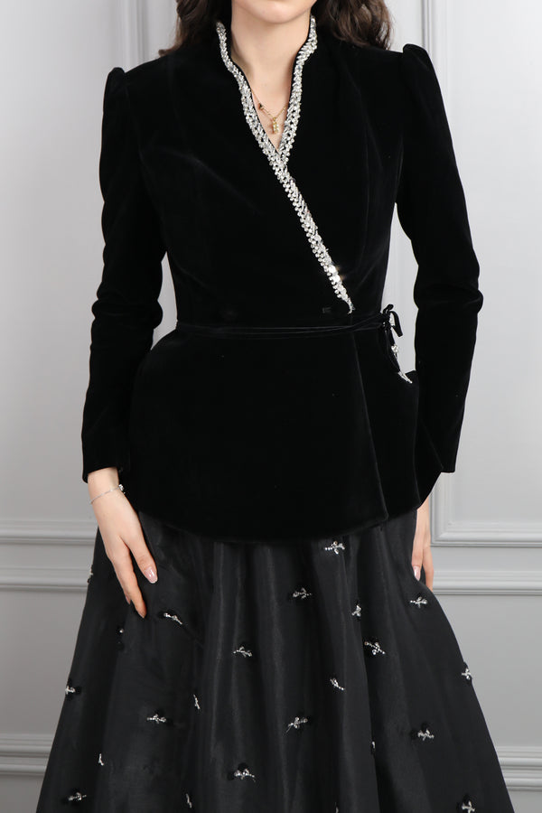 Ceketi Bağlamalı Taş İşlemeli Kadife Etek Takım Siyah